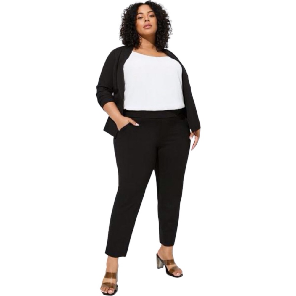 Torrid Pull-On Stretch Pant 14/16 Relaxed-Fit High-Rise Black Tapered Ankle 128
